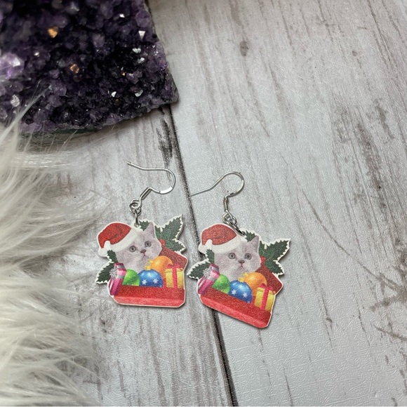 Christmas Kitty Dangling Earrings - Picture 2 of 5